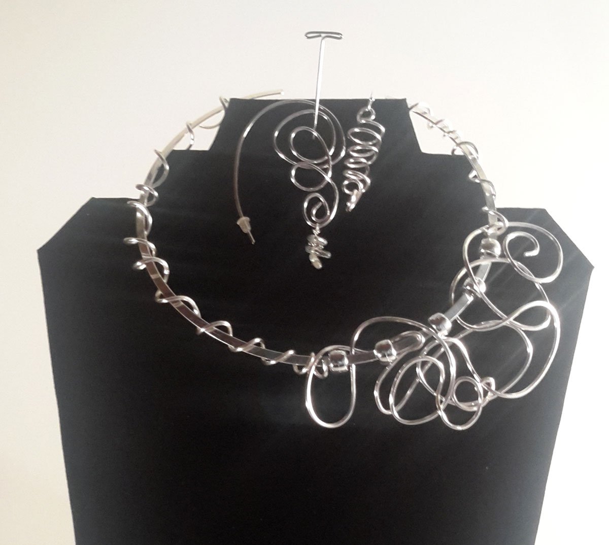 silver-swirl-neck-and-ears